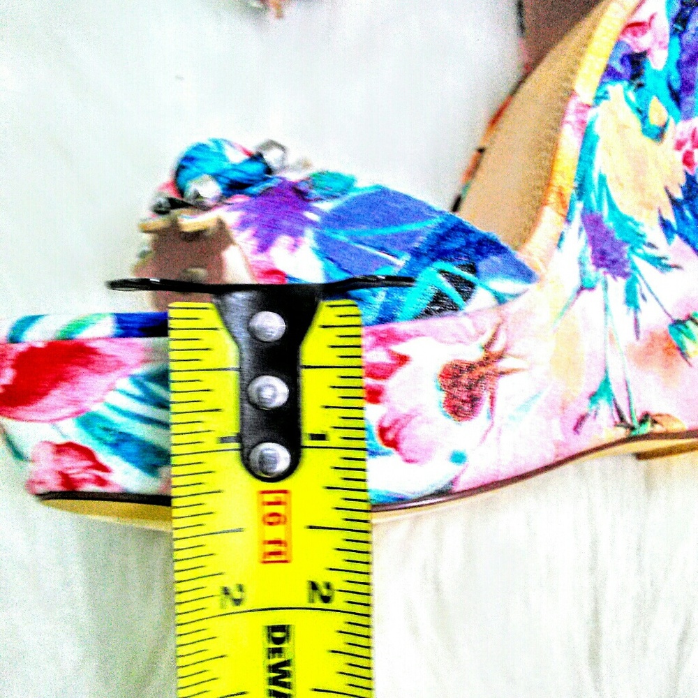 Hot! (NEW)! Floral, Wedge, Platform, Heel! - Picture 6 of 8